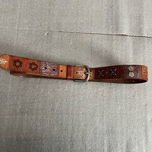 [L/Length:45”]VTG Fossil Brown Leather Belt with Floral Prints Silver Studs